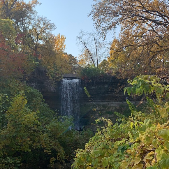 Meet your Posher, Tracy - Picture 1 of 2